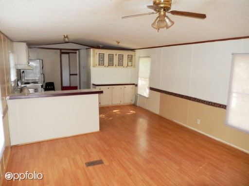 Building Photo - 420 Bee Dr