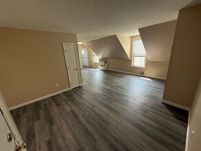 Building Photo - 435 Dubuque St