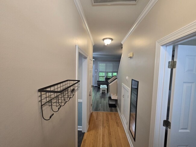 Building Photo - Beautifully Furnished 2-Bedroom Townhome i...