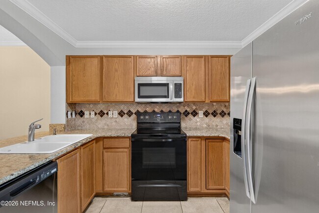 Foto del edificio - 353 Redwood Ln