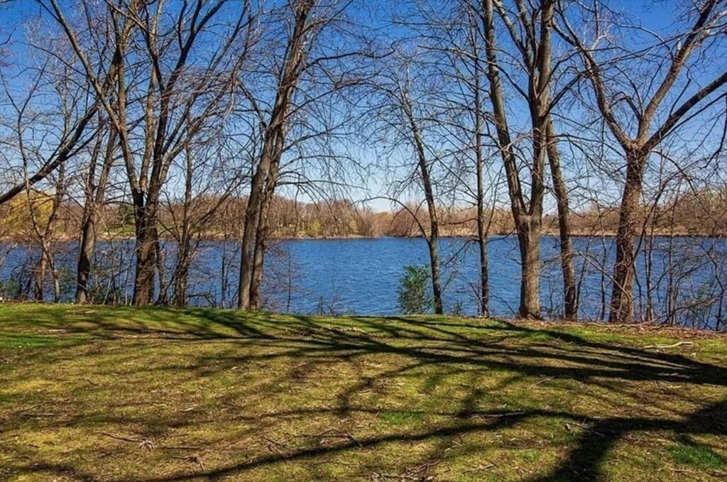 Primary Photo - 105 Shore Dr