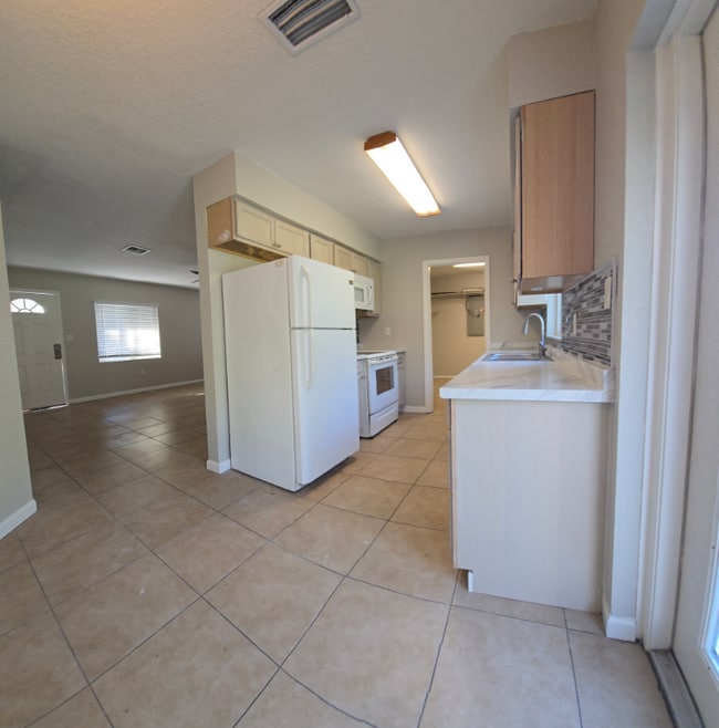 Building Photo - 33918 Grant Ave