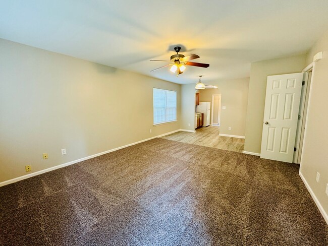 Building Photo - Move-in ready!