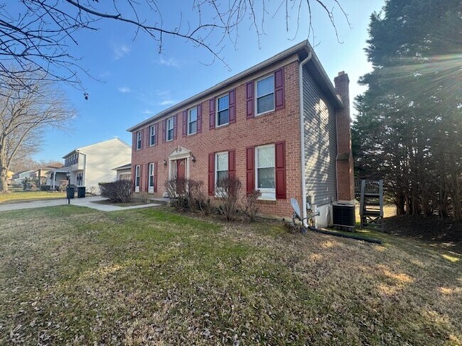 Foto del edificio - 8310 Chestnut Farm Ln