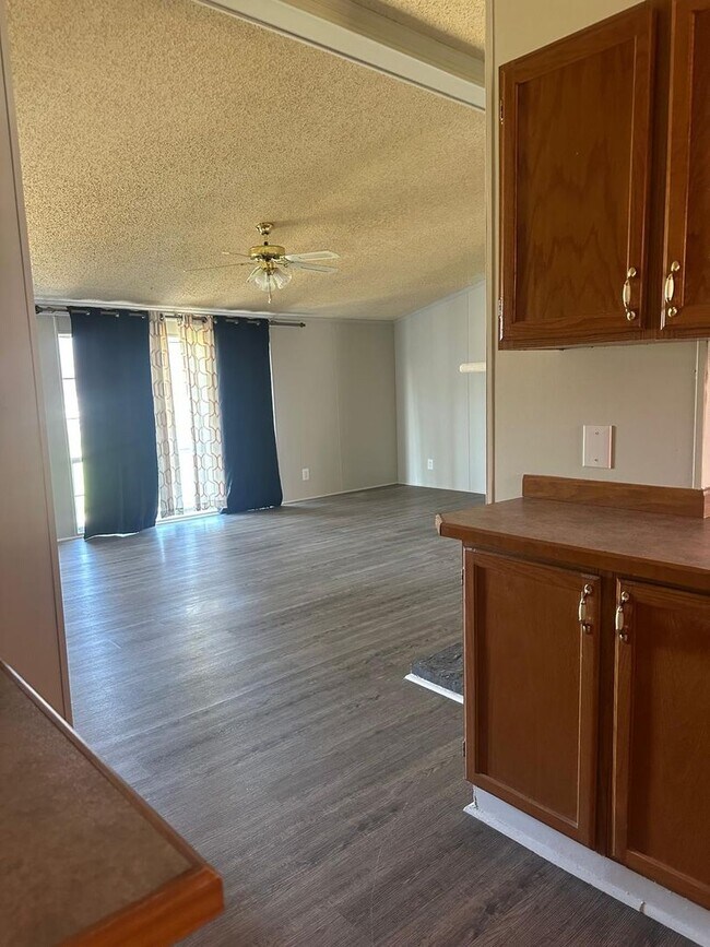 Building Photo - Murfreesboro Home on 2 acres with workshops. 3/2