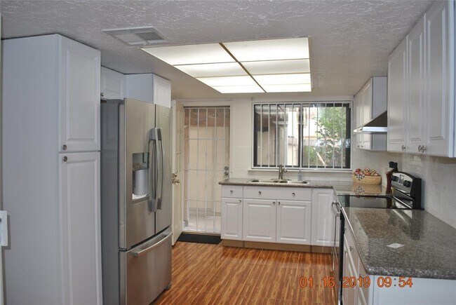 Building Photo - 6655 Westwick Dr
