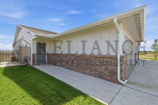 Foto del edificio - 2414 S Wheatland St