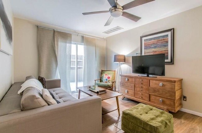 Foto del edificio - 6903 Deatonhill Dr