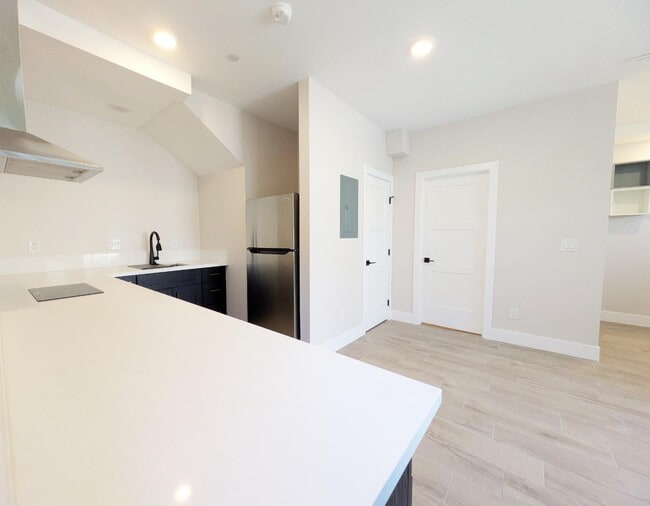 Foto del edificio - 3570-3574 45th St - 3574 #2