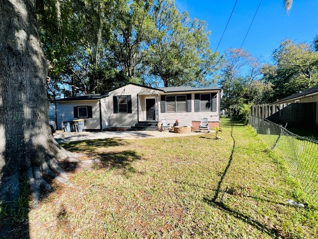 Building Photo - Family home N Jacksonville