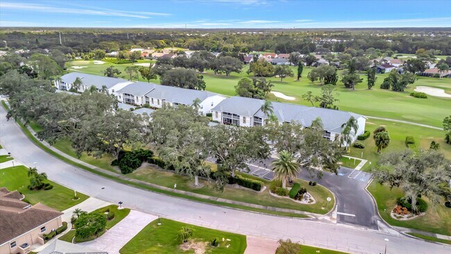 Foto del edificio - Golf Membership Included • 6-12 Months Lease • 2 Bedroom Condo