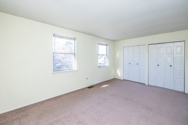Building Photo - 128 Ascot Ct