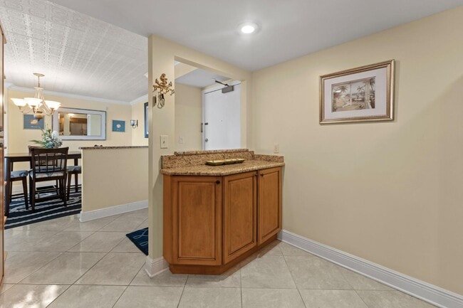 Photo - 1 Key Capri Apartment