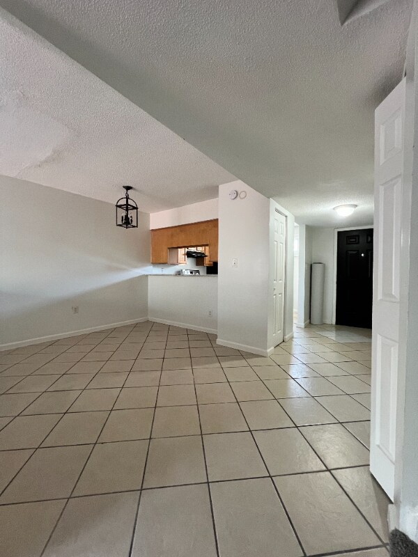 Building Photo - 2022 Oak Park Ln
