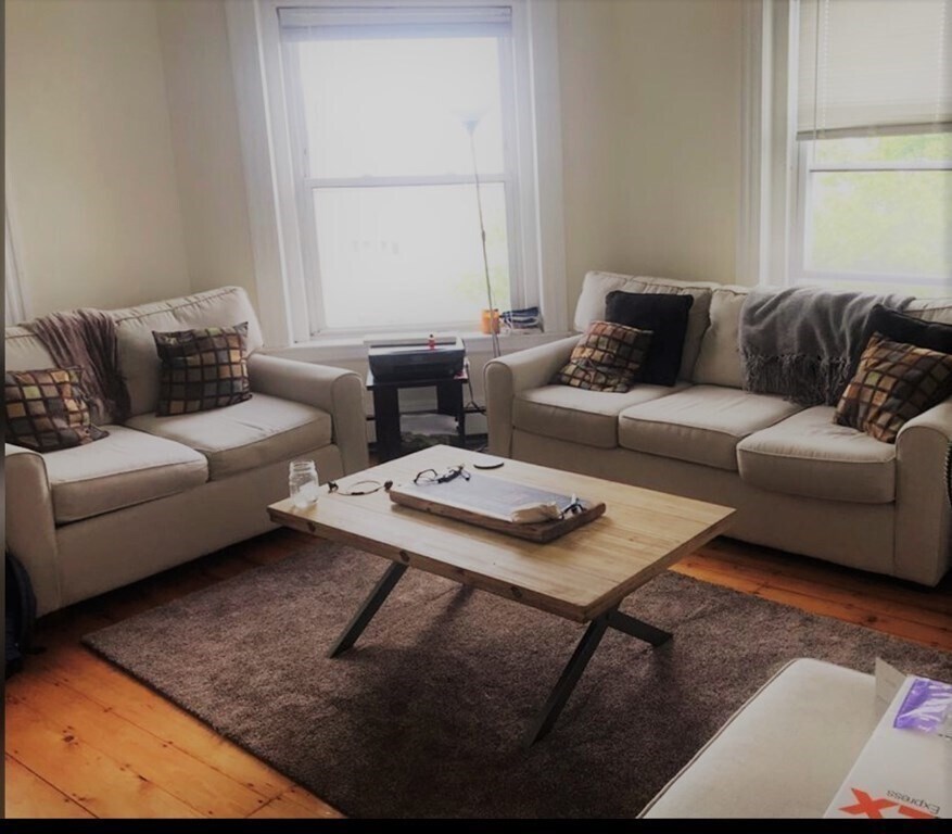 Foto principal - 111 H St