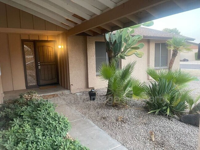 Foto del edificio - 1538 E McNair Dr