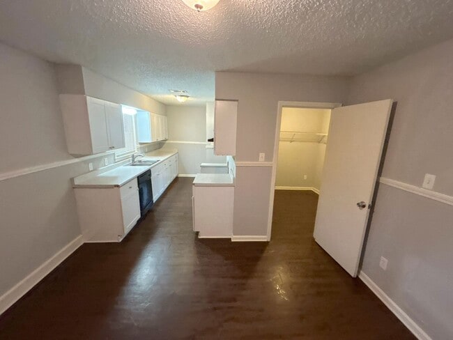 Building Photo - 3830 Philsdale Ave