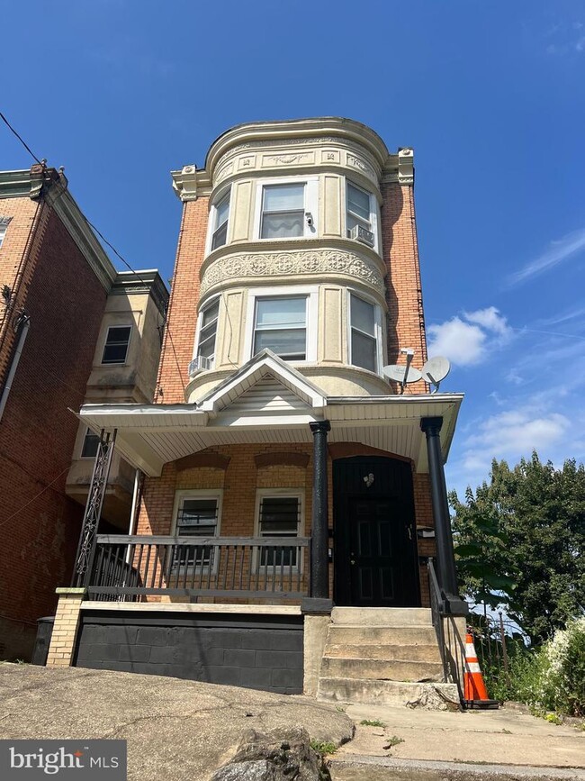 Building Photo - 1711 W Tioga St