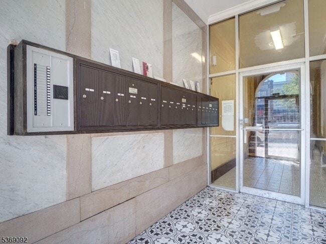Foto del edificio - 138 Elmora Ave