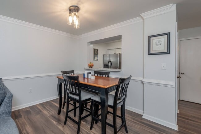 Building Photo - 1102 Settlement Dr