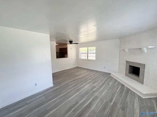 Building Photo - 331 Autumn Ln