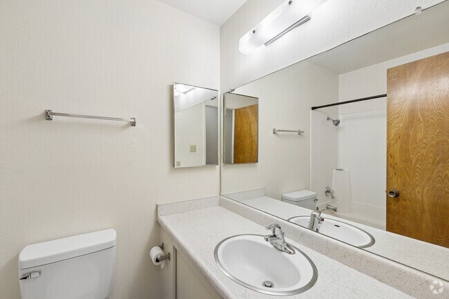 Unidad C - Baño - 2710 Spyglass Dr