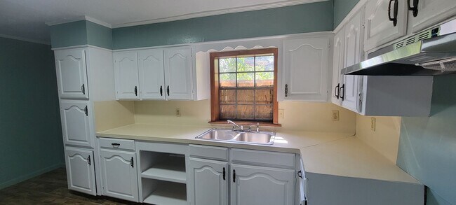 Building Photo - Great 2 bedroom/2 bath two-story cabin!