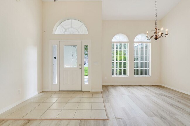 Foto del edificio - 12900 Cloverdale Ln