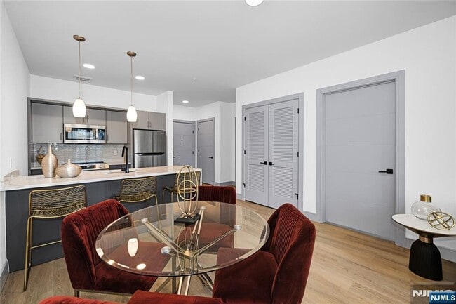 Building Photo - 1435 10th St