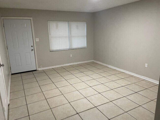 Foto del edificio - 1114 Birchwood Ct