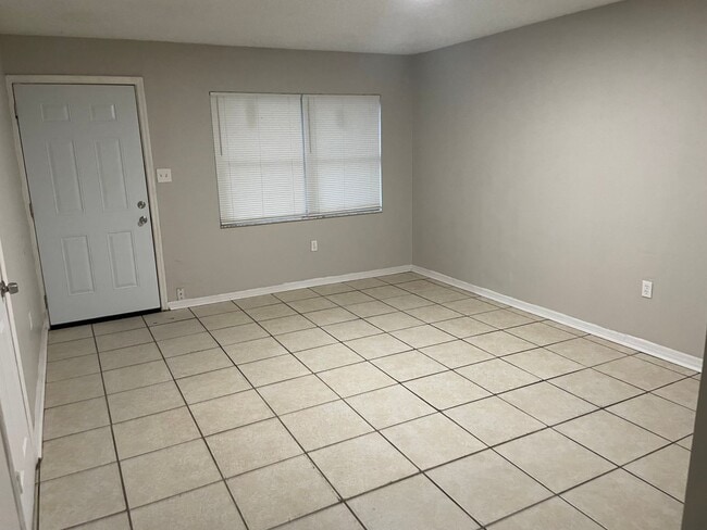 Building Photo - 1114 Birchwood Ct