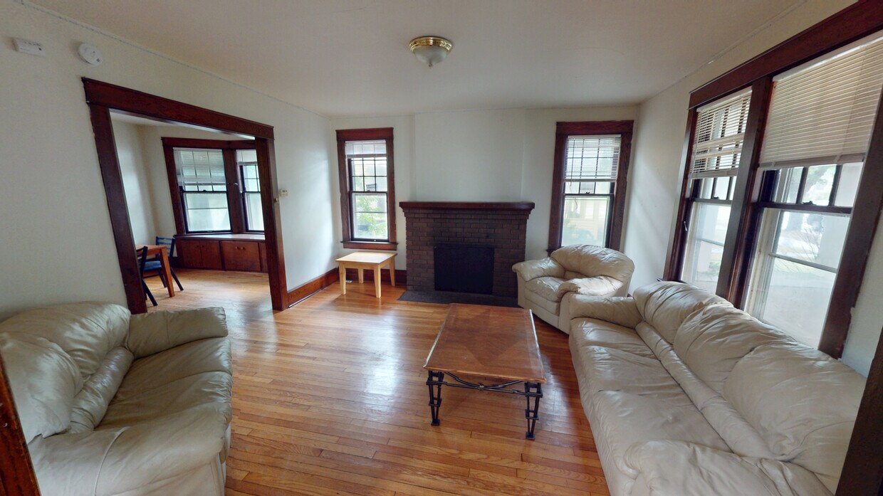 Building Photo - 1145 S Forest Ave