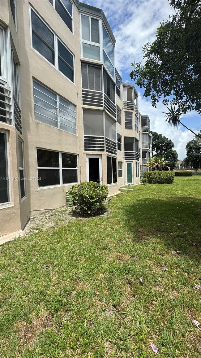 Foto del edificio - 1401 NE 191st St