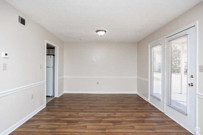 2BR, 2.5BA - 1,404SF - Dining Room - Hampton Townhomes