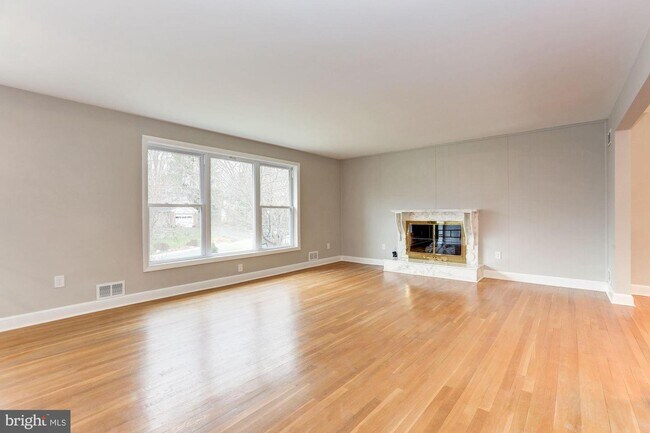 Foto del edificio - 5712 Tanglewood Dr