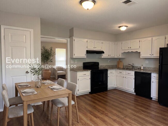 Foto del edificio - 3400 Laurelwood Dr