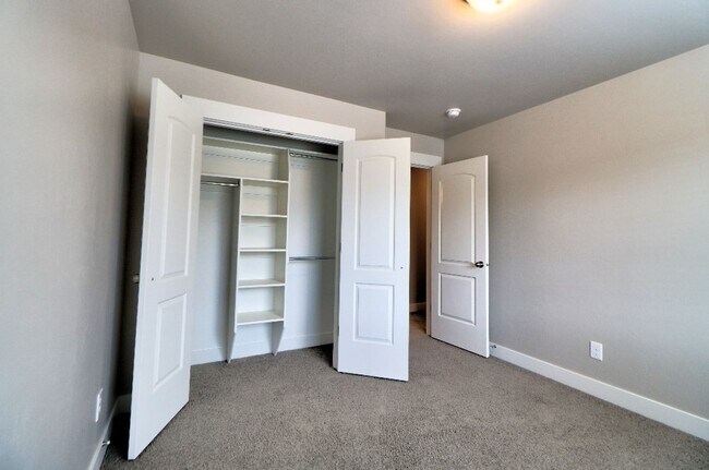 Foto del edificio - 3 bed 2.5 bath townhome in Salem