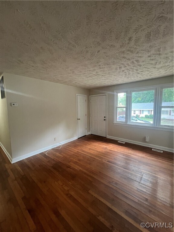 Foto del edificio - 1302 Roanoke Ave