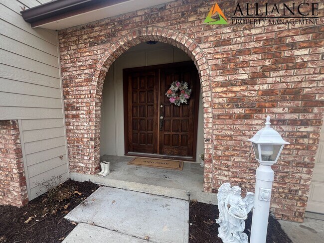 Foto del edificio - Beautiful Home with Easy Access to Ft. Riley!