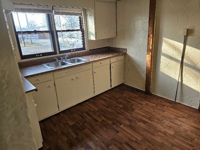 Building Photo - 1627 Norton