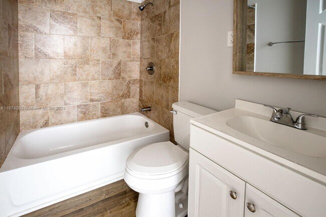 Foto del edificio - 406 Russell Pkwy