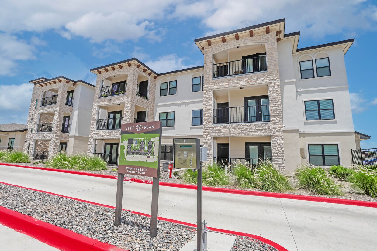 Foto principal - Avanti Legacy Emerald Point Apartments