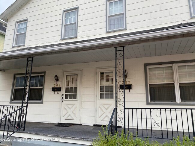 Foto del edificio - 209 W Grace St