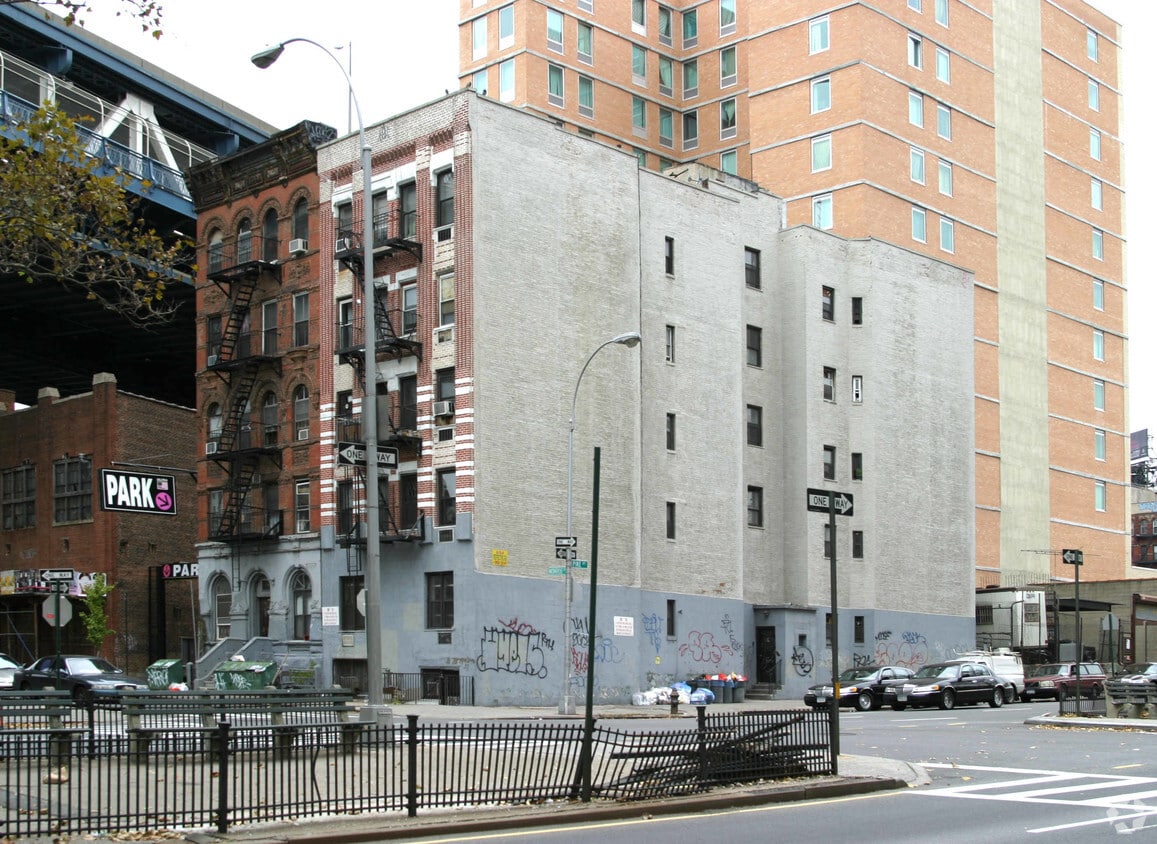 Building Photo - 56 Pike St