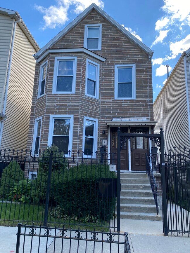 Building Photo - 2959 N Allen Ave
