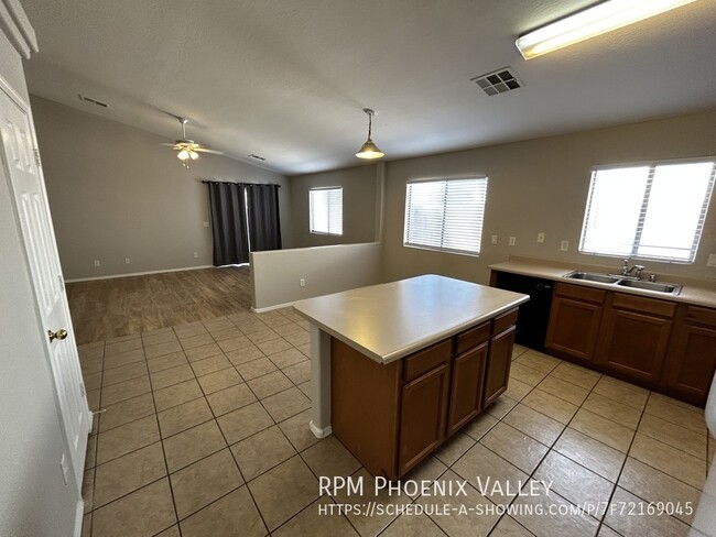 Building Photo - 3 Bed / 2 Bath Sundance Home with NO Carpe...