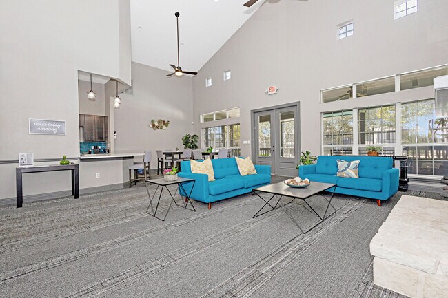 Foto del edificio - Westcreek Townhomes