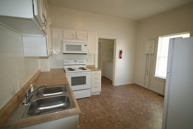 Building Photo - 1034 Moreland Ave