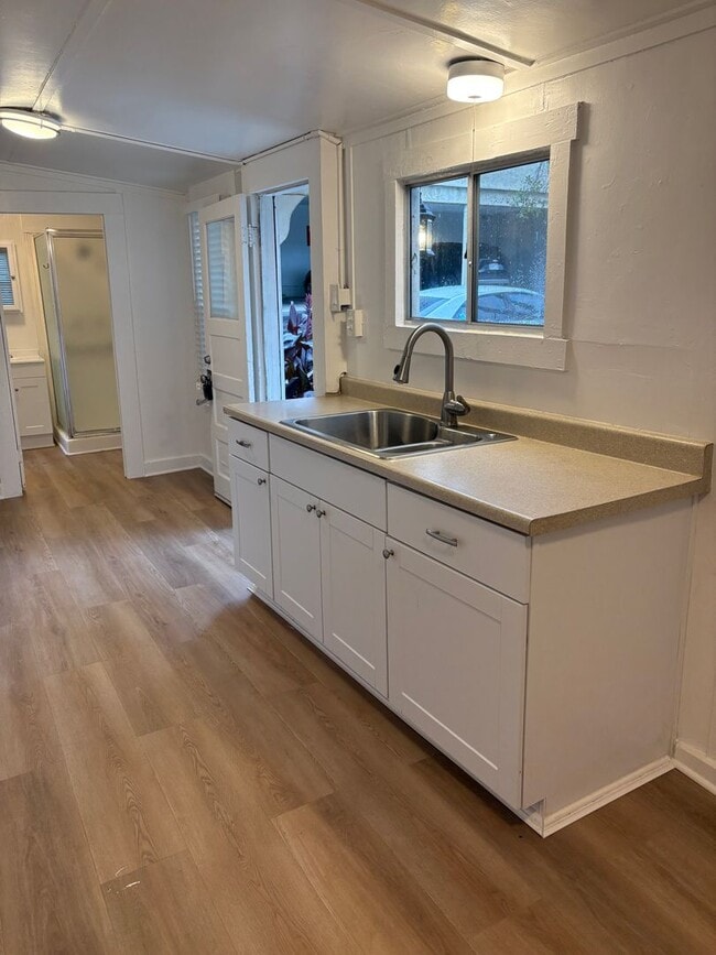 Building Photo - Studio Located Downtown Ventura, Close to ...