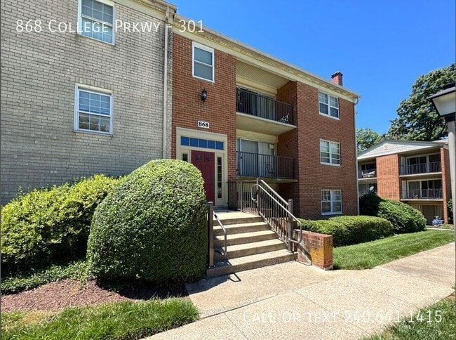Building Photo - 868 College Pkwy